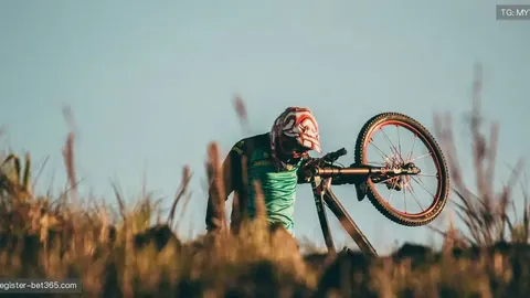 NCAA巨星级大五中锋高效输出16分5板3帽，三场仅失5分，22投20中狂砍49分惊艳全场